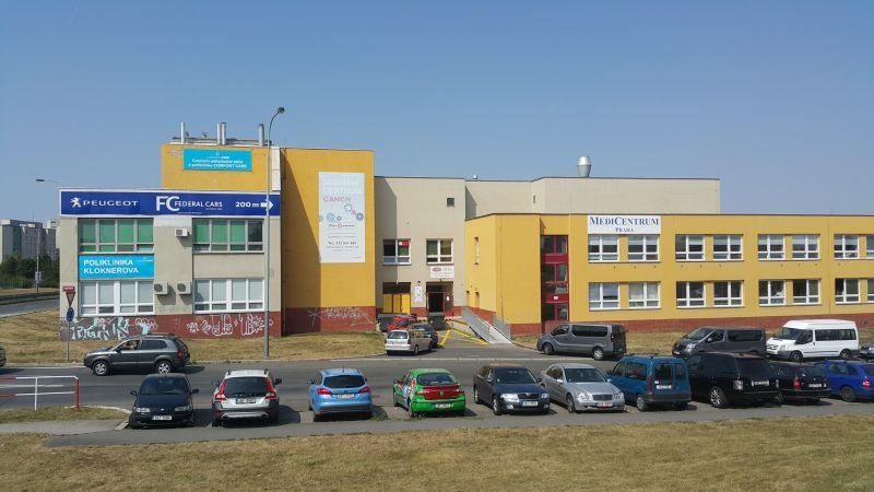 Poliklinika Medicentrum — pohled od OC Chodov